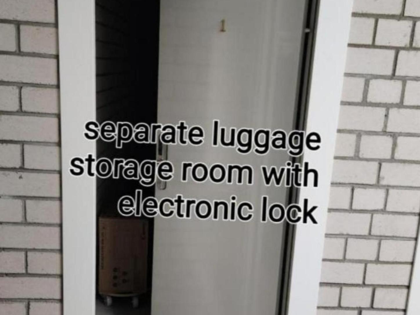 Happy Inn Emporia, Self Chek-In, Parking In The Underground Garage VNO Exterior photo