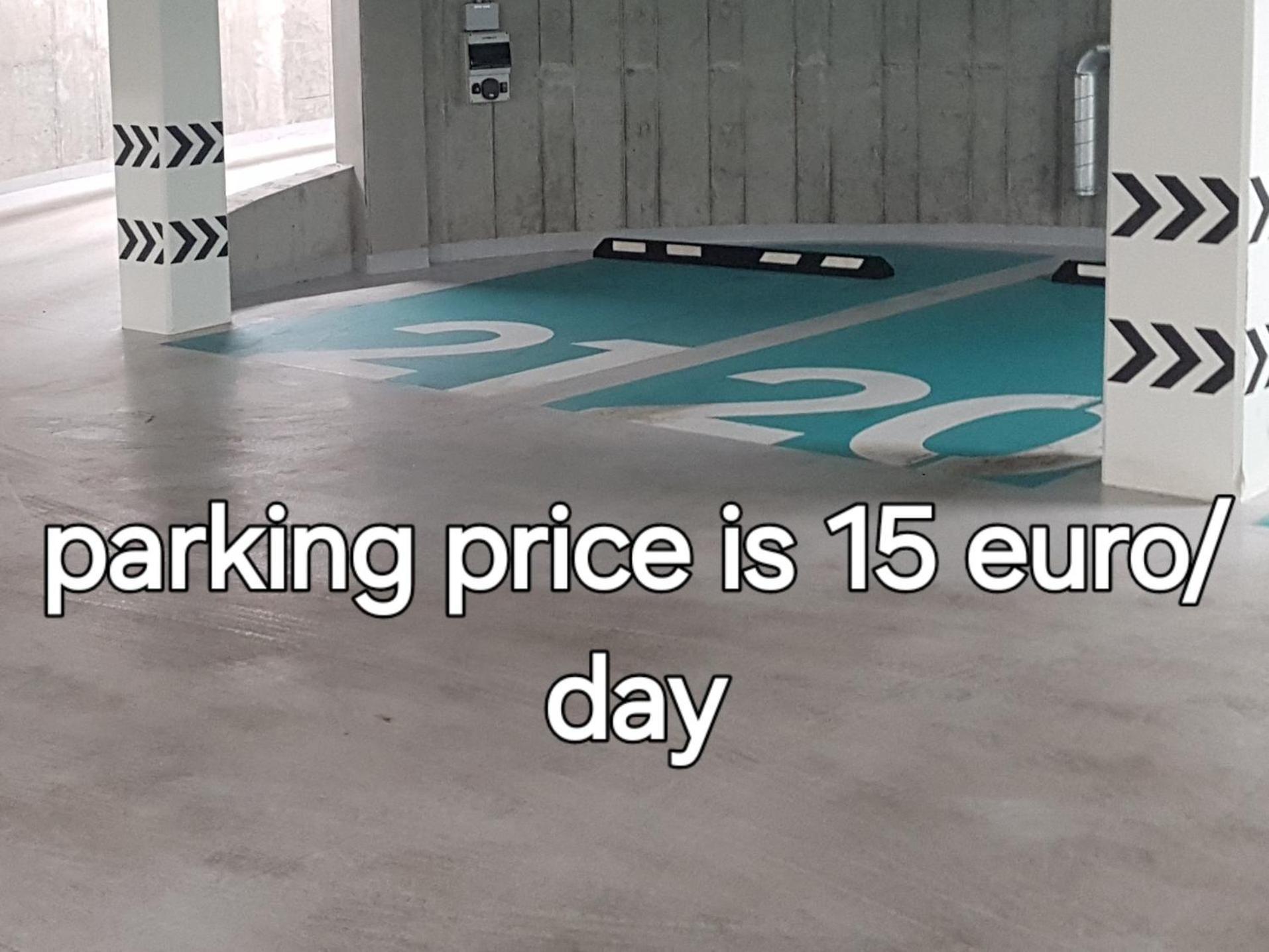 Happy Inn Emporia, Self Chek-In, Parking In The Underground Garage VNO Exterior photo